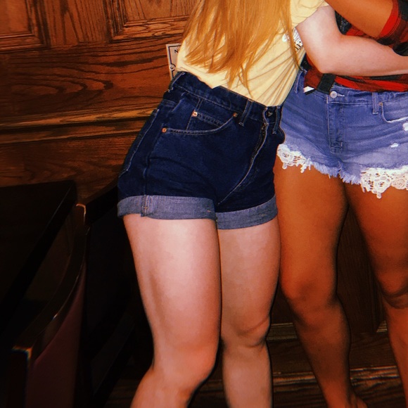 Orange Tab Vintage Levi Shorts - Picture 4 of 4